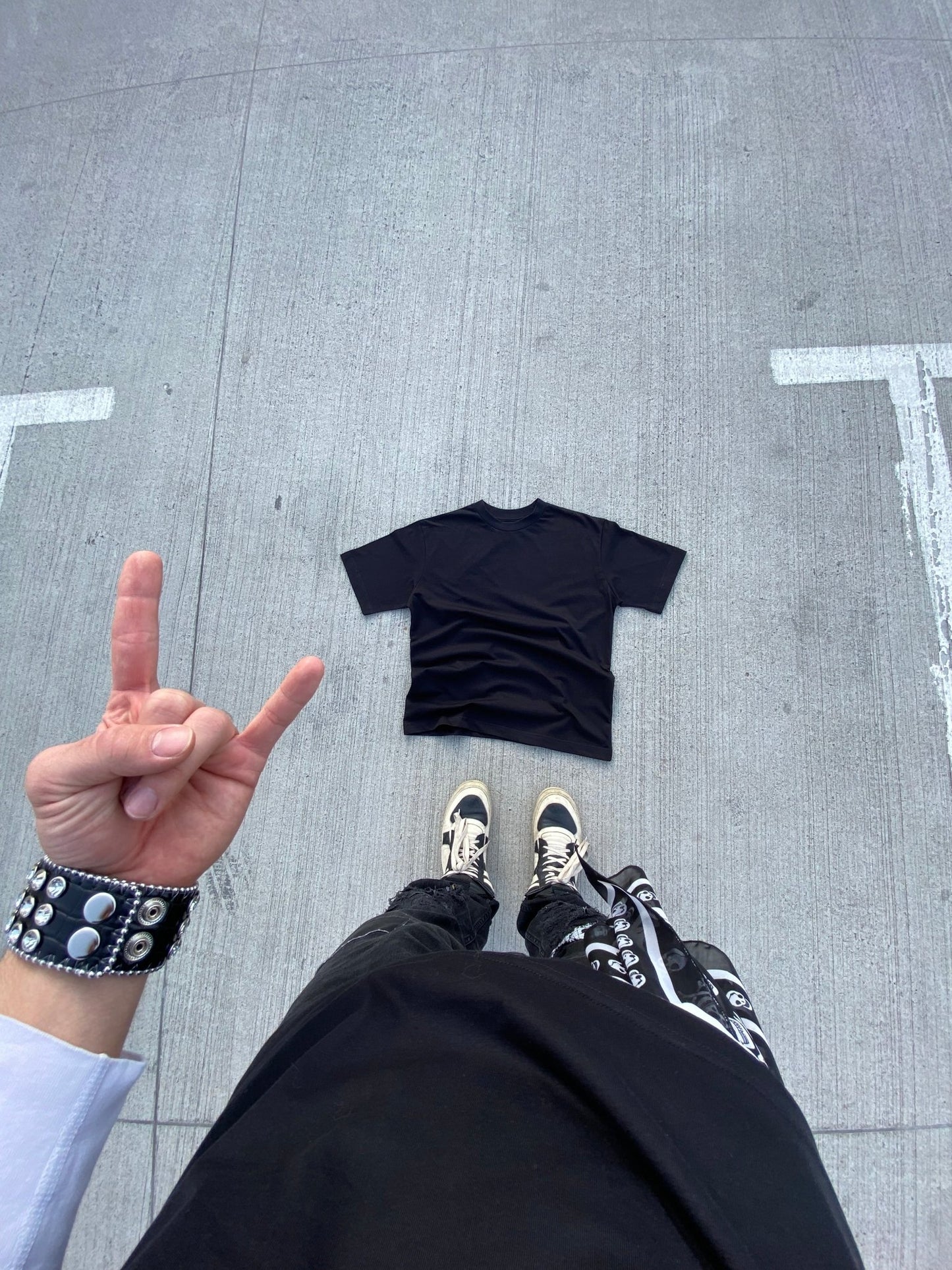 Blank Tee (Black) - Yoel_Studio