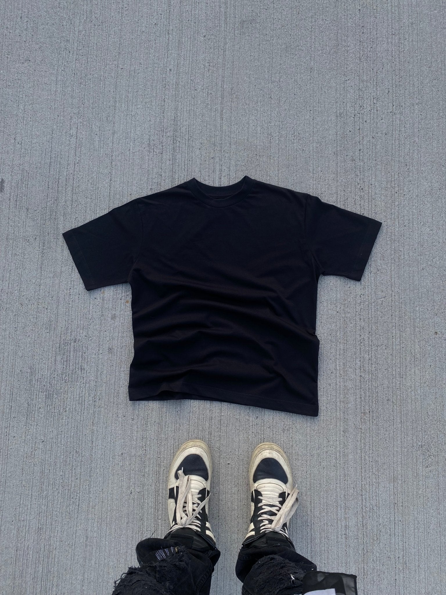 Blank Tee (Black) - Yoel_Studio
